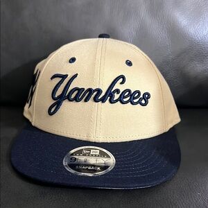 NWT New Era Yankees Tan and Navy Snapback